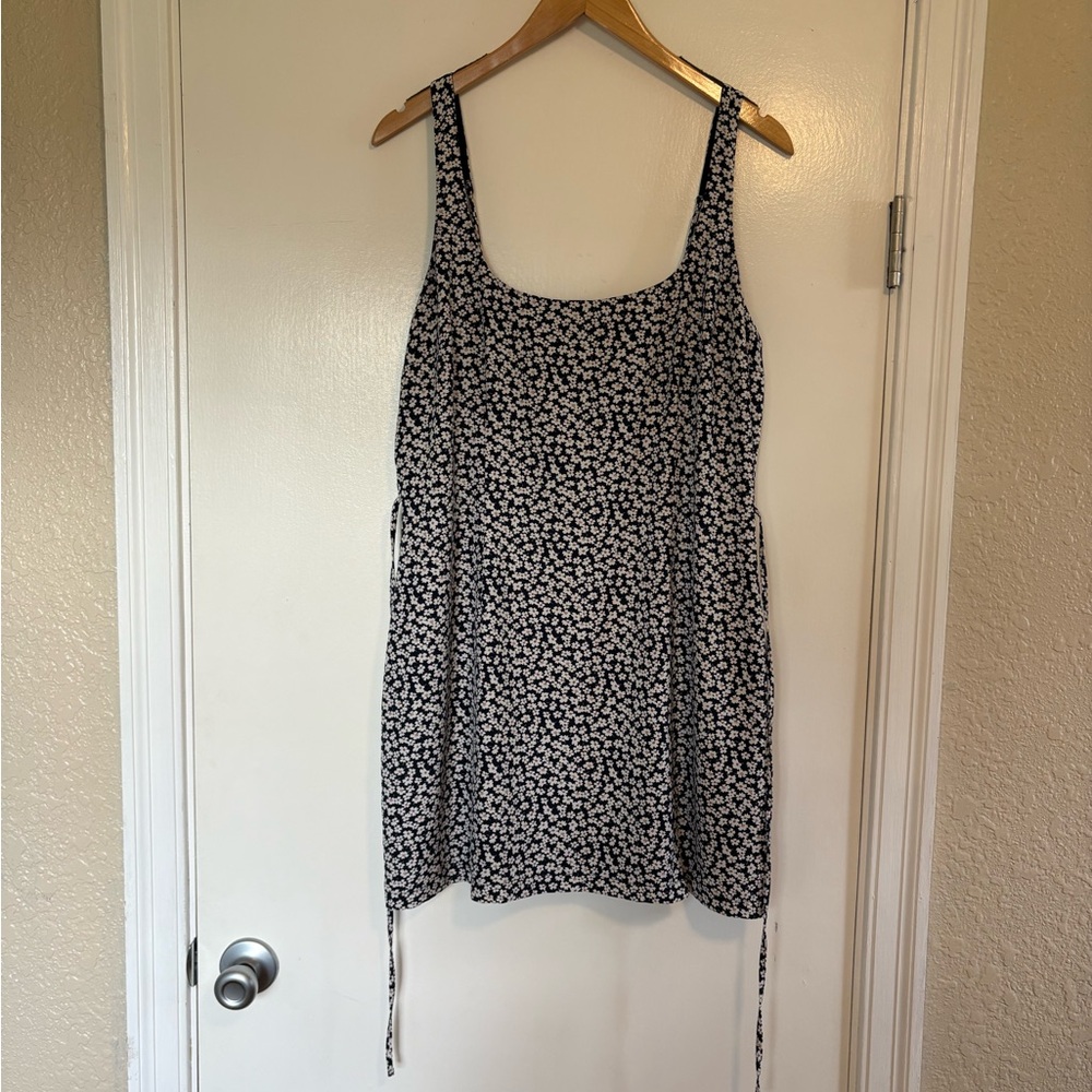 Abercrombie & Fitch Black and White Floral Mini Dress